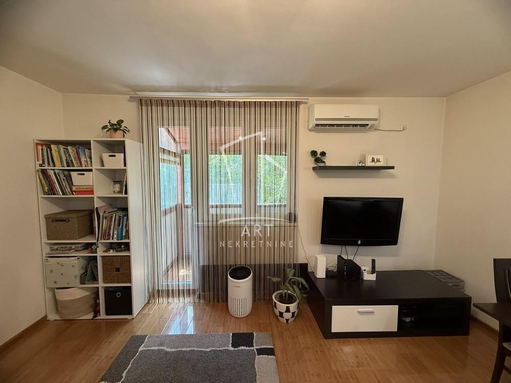Stan na prodaju u Beogradu, Zemun, dvosoban, 52m2, cena 119000 evra