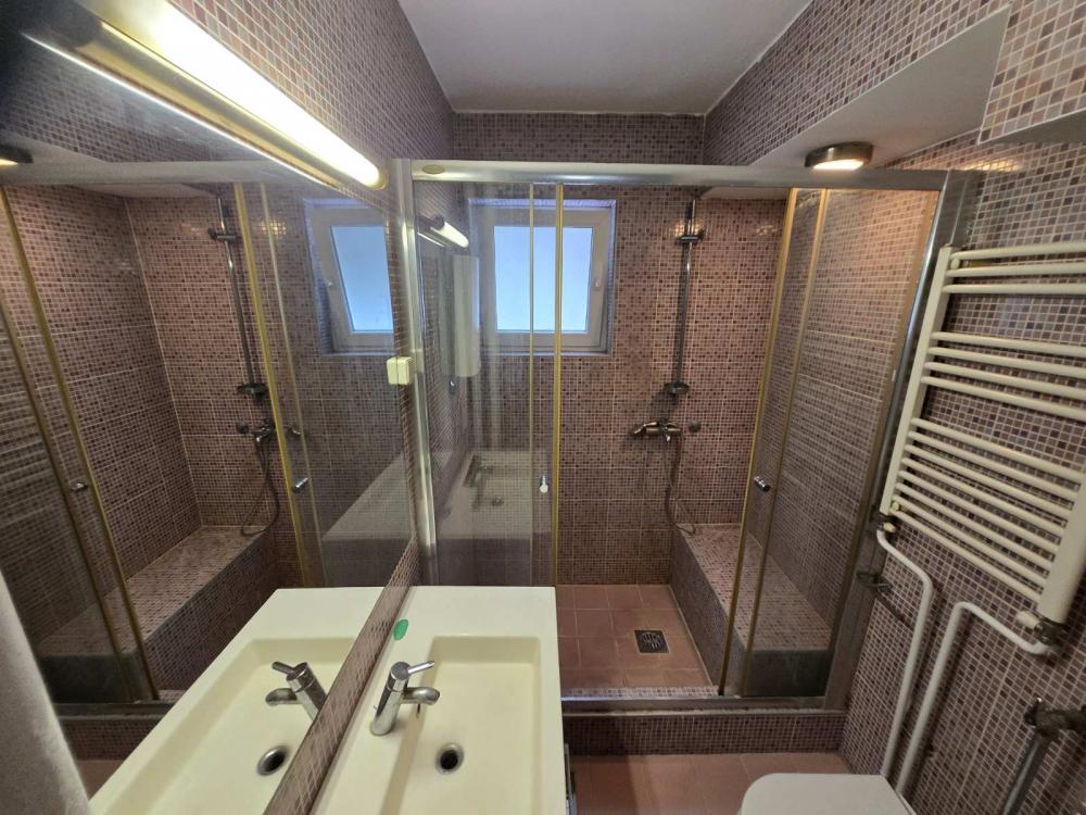 Stan na prodaju u Beogradu, Novi Beograd blok 33 (Genex kula), dvoiposoban, 62m2, cena 207000 evra