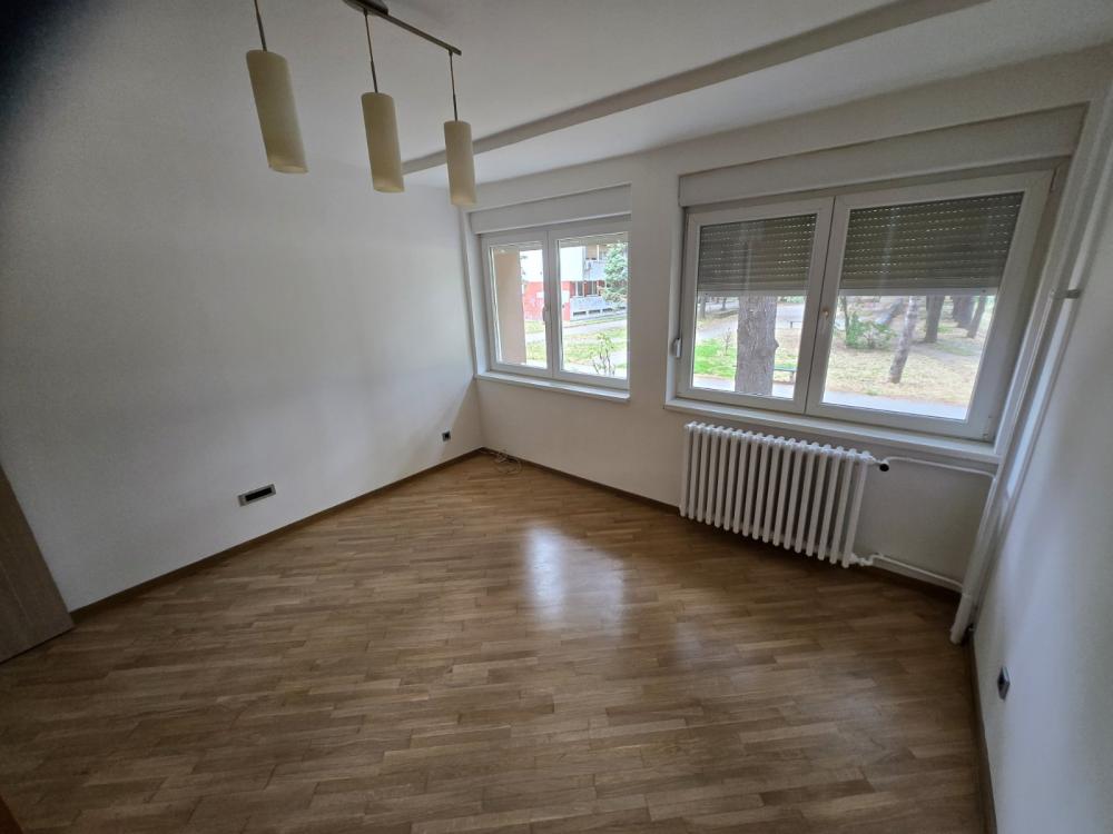 Stan na prodaju u Beogradu, Novi Beograd blok 33 (Genex kula), dvoiposoban, 62m2, cena 207000 evra