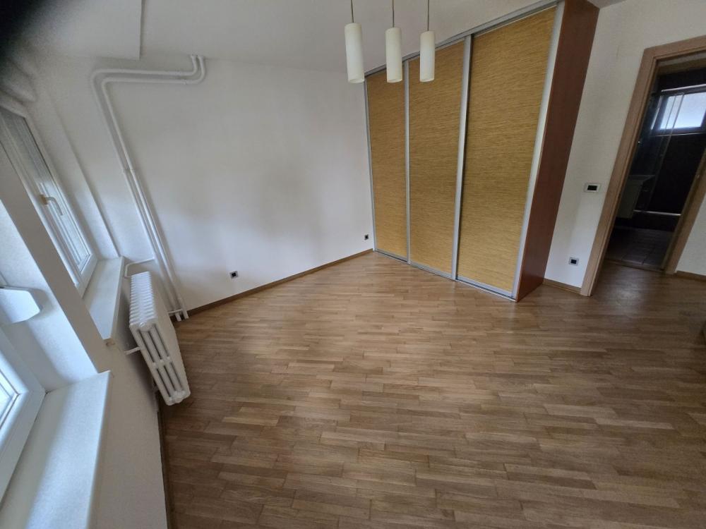 Stan na prodaju u Beogradu, Novi Beograd blok 33 (Genex kula), dvoiposoban, 62m2, cena 207000 evra
