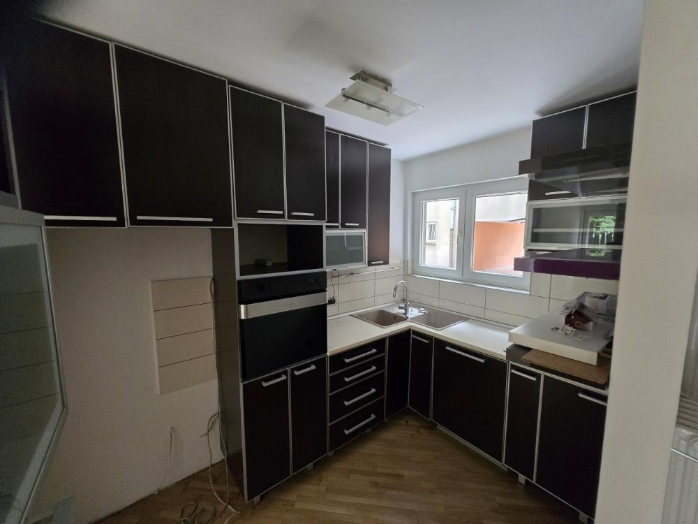 Stan na prodaju u Beogradu, Novi Beograd blok 33 (Genex kula), dvoiposoban, 62m2, cena 207000 evra