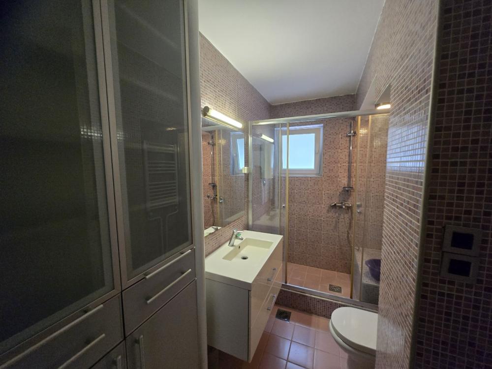 Stan na prodaju u Beogradu, Novi Beograd blok 33 (Genex kula), dvoiposoban, 62m2, cena 207000 evra