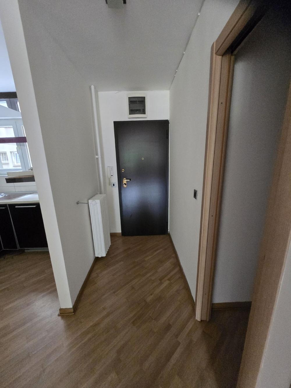 Stan na prodaju u Beogradu, Novi Beograd blok 33 (Genex kula), dvoiposoban, 62m2, cena 207000 evra