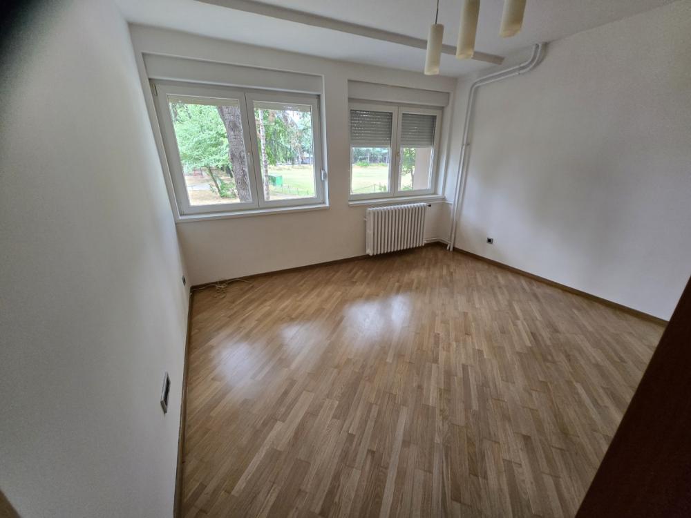 Stan na prodaju u Beogradu, Novi Beograd blok 33 (Genex kula), dvoiposoban, 62m2, cena 207000 evra