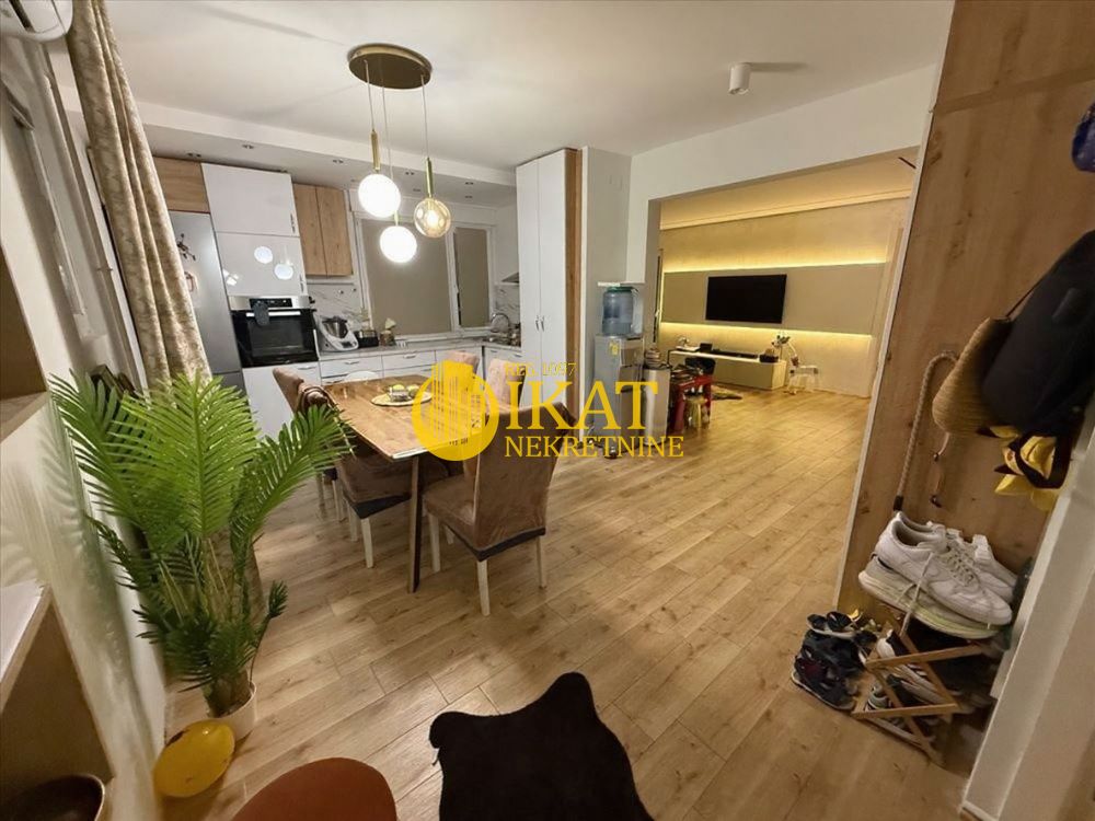Stan na prodaju u Beogradu, Novi Beograd, trosoban, 80m2, cena 285000 evra