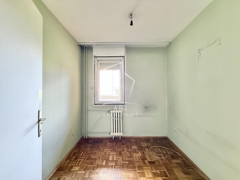 Stan na prodaju u Beogradu, Žarkovo, dvoiposoban, 77m2, cena 250000 evra