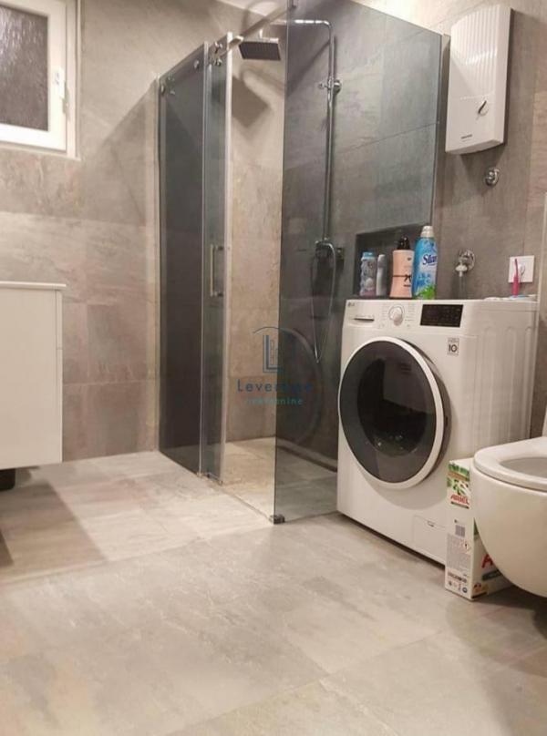 Stan na prodaju u Beogradu, Novi Beograd blok 62, trosoban, 76m2, cena 208000 evra