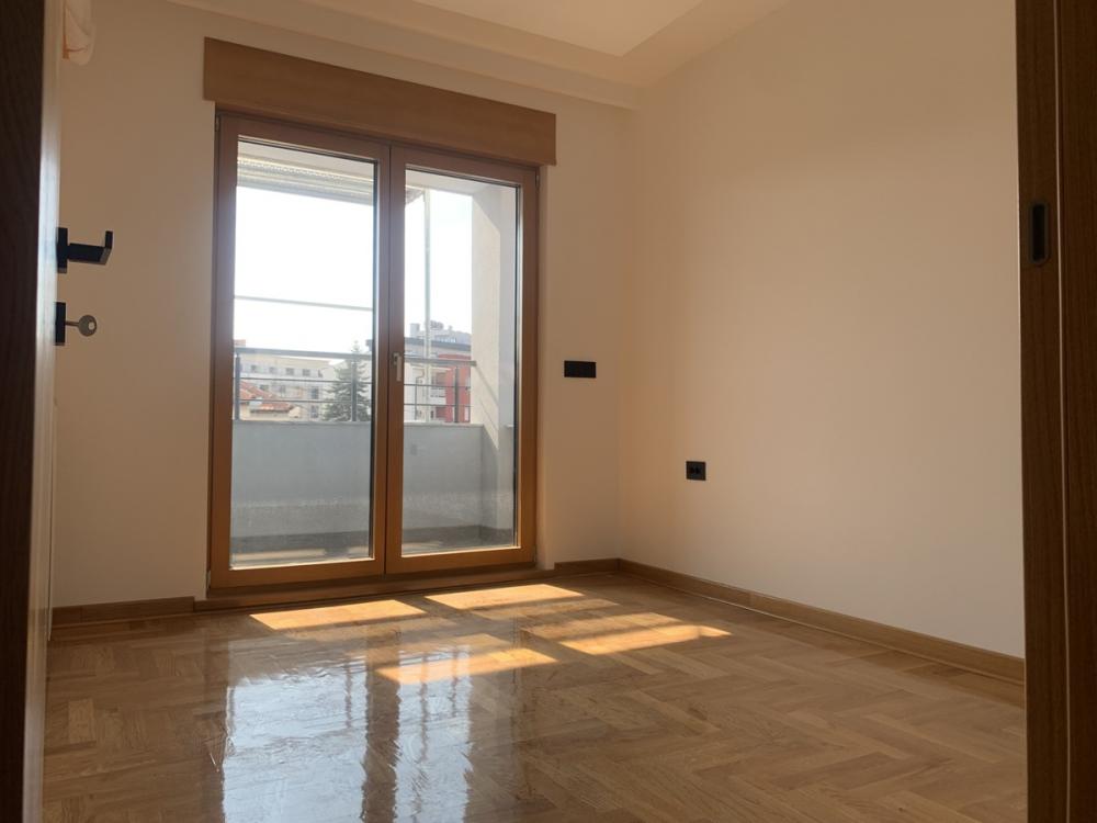 Stan na prodaju u Beogradu, Vukov spomenik, trosoban, 91m2, cena 355000 evra