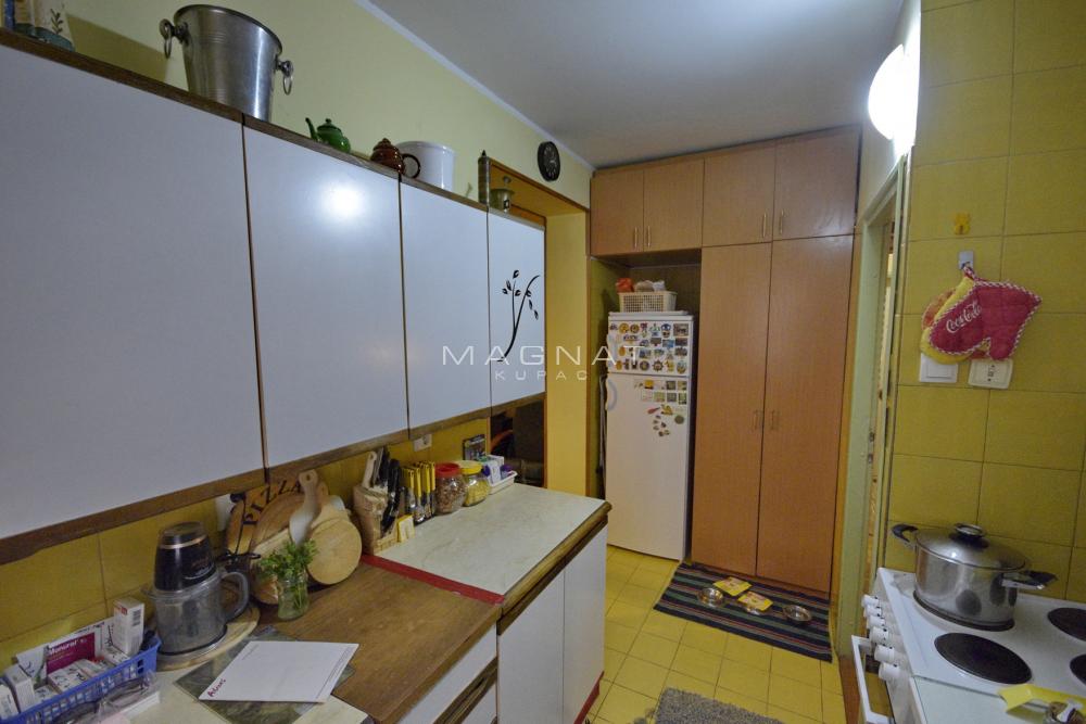 Stan na prodaju u Beogradu, Novi Beograd, cetvorosoban, 100m2, cena 250000 evra
