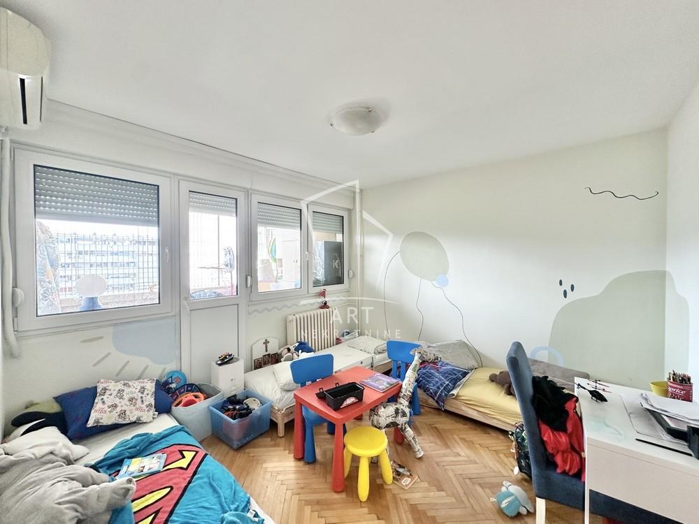 Stan na prodaju u Beogradu, Novi Beograd, trosoban, 74m2, cena 285000 evra