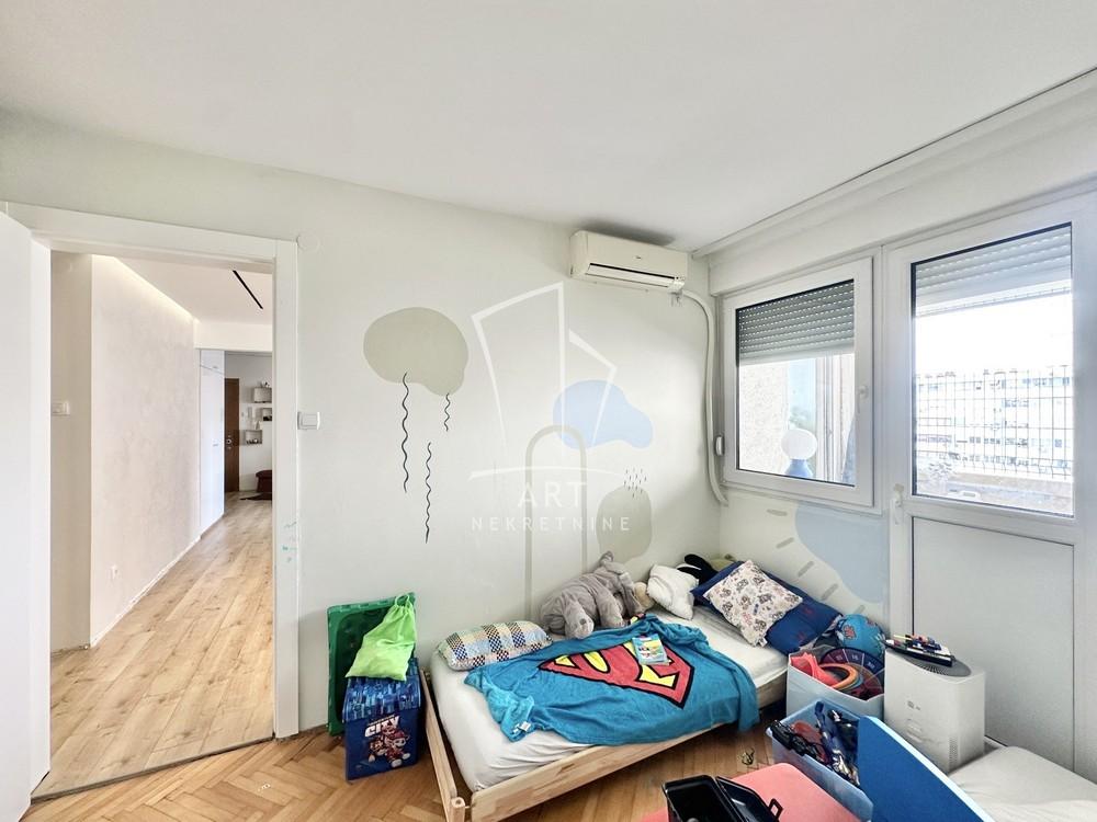 Stan na prodaju u Beogradu, Novi Beograd, trosoban, 74m2, cena 285000 evra