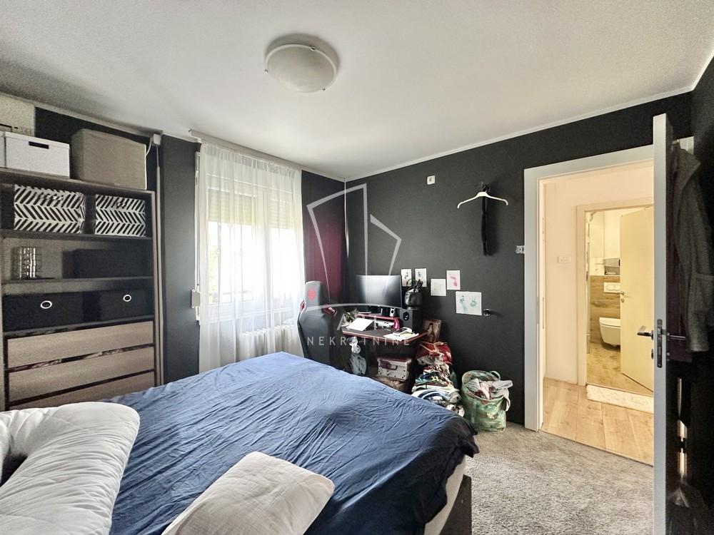 Stan na prodaju u Beogradu, Novi Beograd, trosoban, 74m2, cena 285000 evra