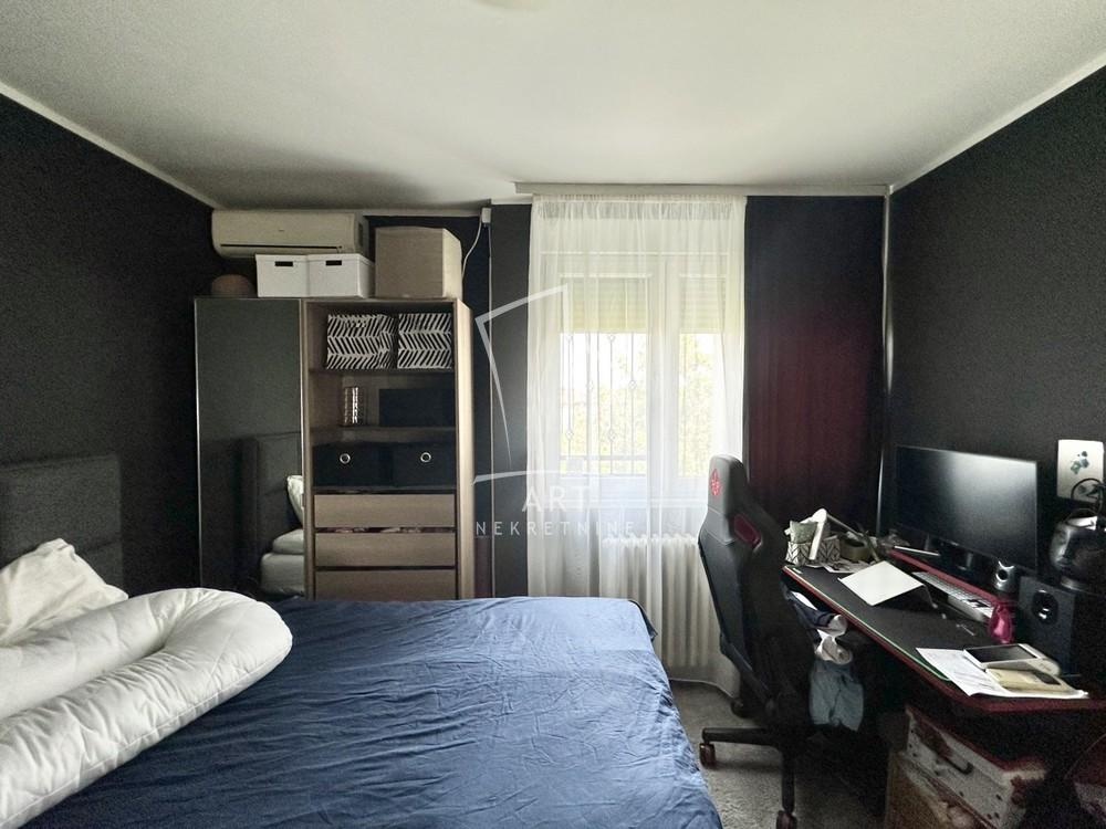 Stan na prodaju u Beogradu, Novi Beograd, trosoban, 74m2, cena 285000 evra