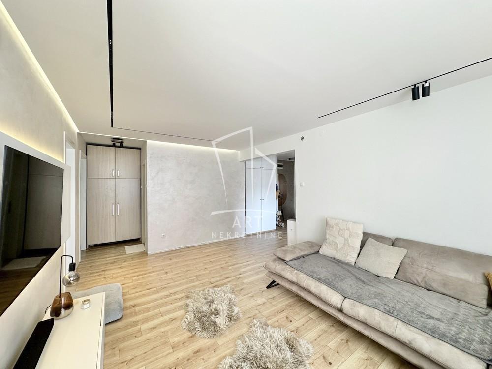 Stan na prodaju u Beogradu, Novi Beograd, trosoban, 74m2, cena 285000 evra
