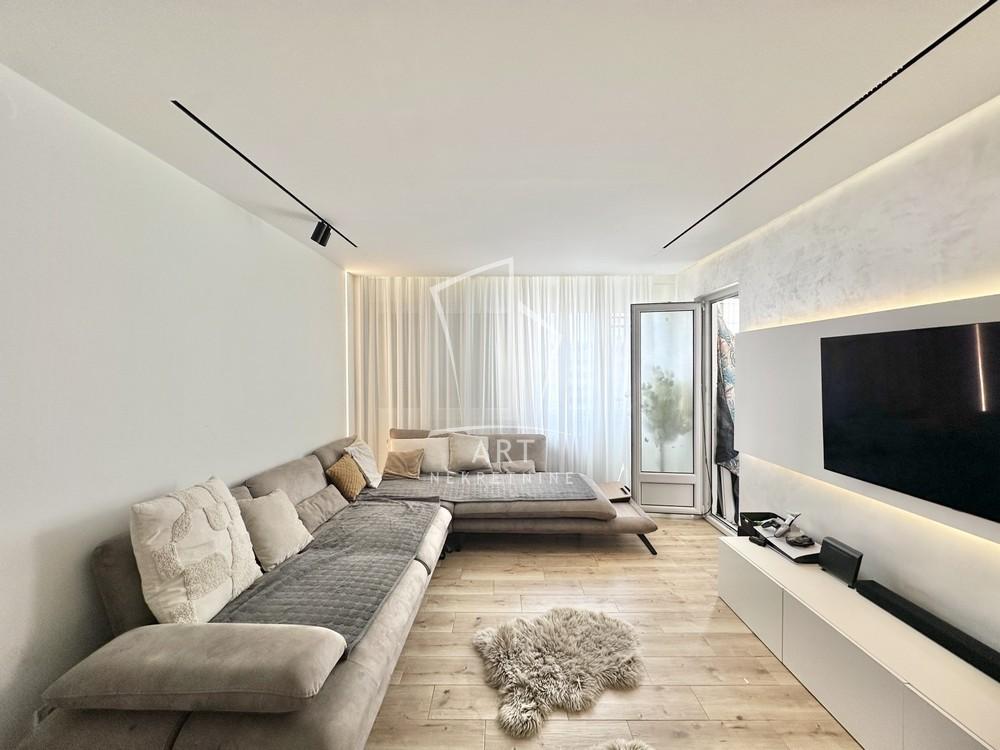 Stan na prodaju u Beogradu, Novi Beograd, trosoban, 74m2, cena 285000 evra