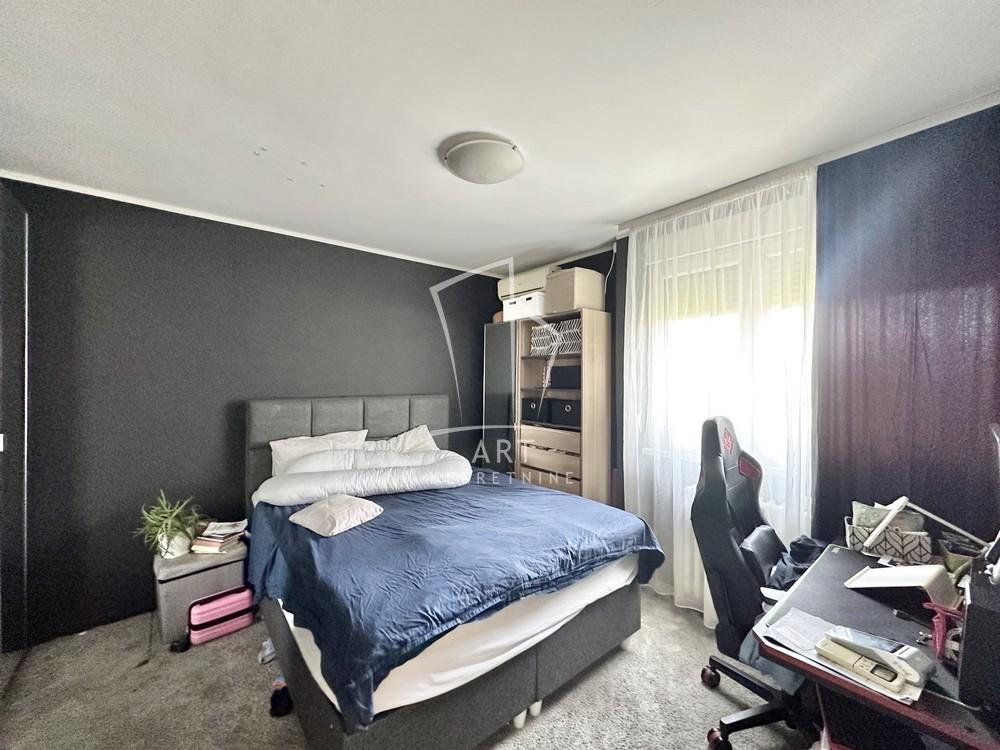Stan na prodaju u Beogradu, Novi Beograd, trosoban, 74m2, cena 285000 evra