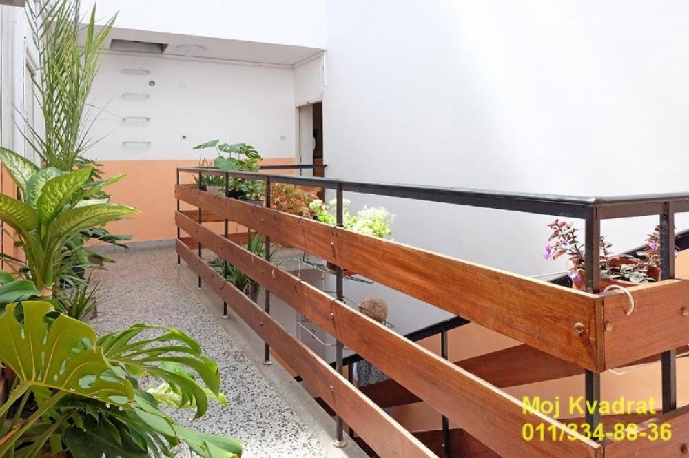 Stan na prodaju u Beogradu, Karaburma, trosoban, 68m2, cena 170000 evra