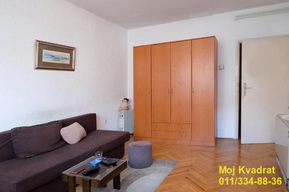 Stan na prodaju u Beogradu, Karaburma, trosoban, 68m2, cena 170000 evra