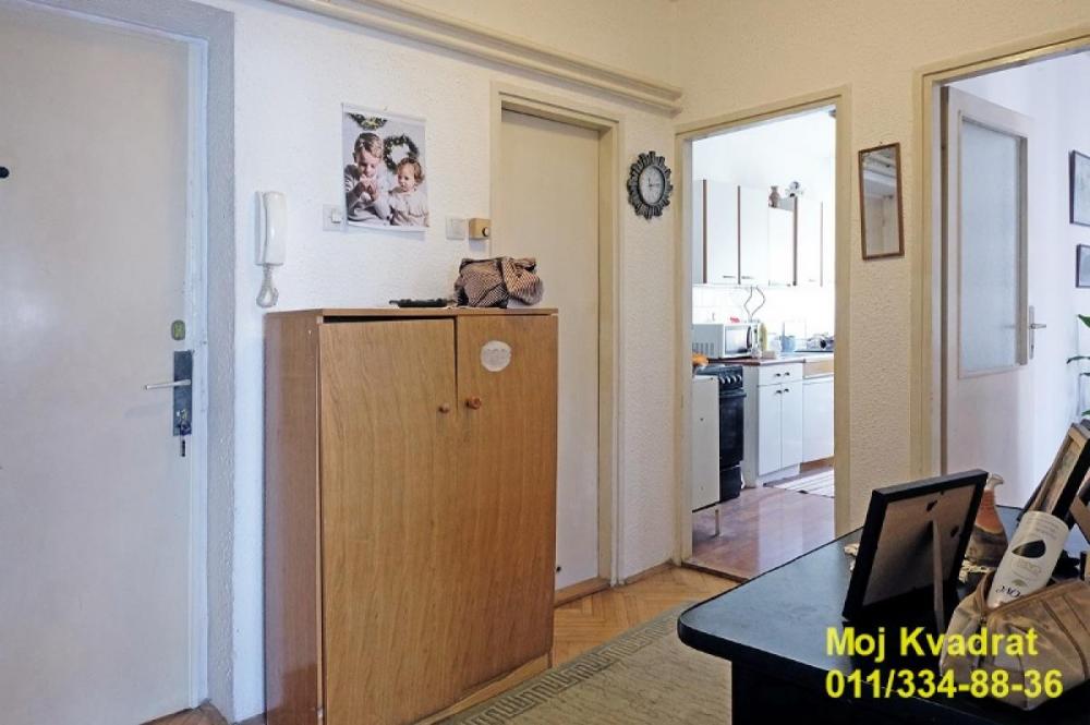 Stan na prodaju u Beogradu, Karaburma, trosoban, 68m2, cena 170000 evra