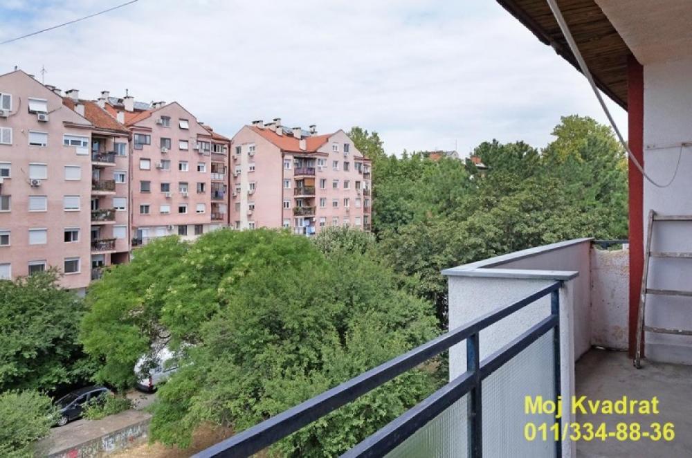 Stan na prodaju u Beogradu, Karaburma, trosoban, 68m2, cena 170000 evra