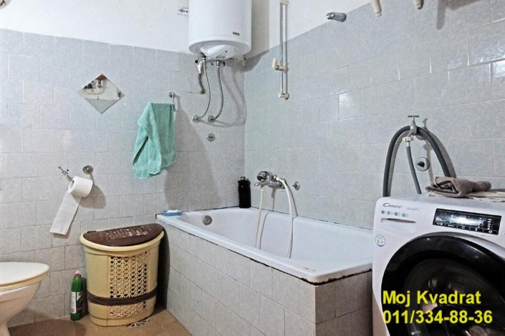 Stan na prodaju u Beogradu, Karaburma, trosoban, 68m2, cena 170000 evra