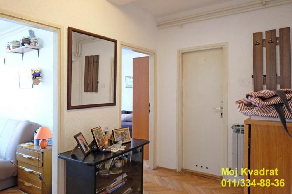 Stan na prodaju u Beogradu, Karaburma, trosoban, 68m2, cena 170000 evra