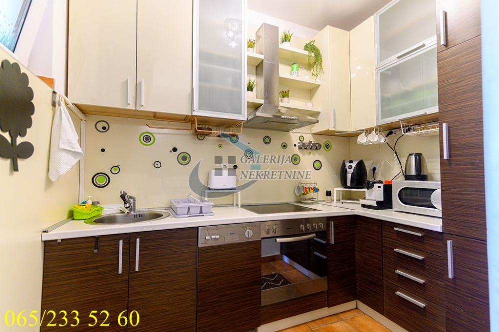 Stan na prodaju u Beogradu, Zvezdara, trosoban, 80m2, cena 350000 evra