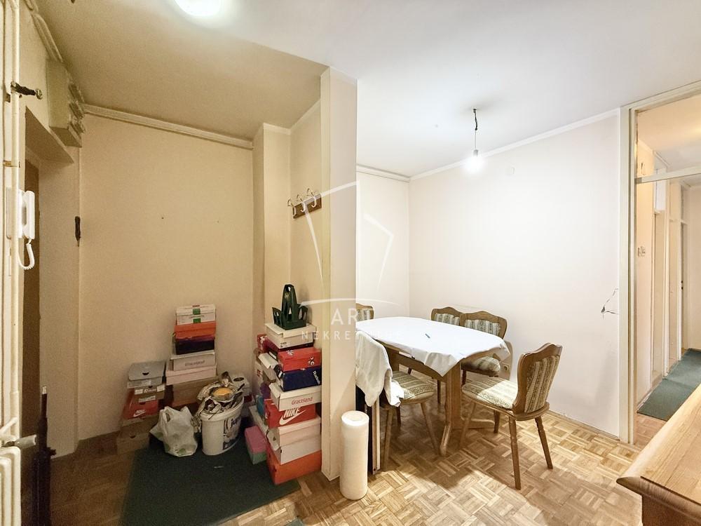Stan na prodaju u Beogradu, Mirijevo, trosoban, 70m2, cena 160000 evra