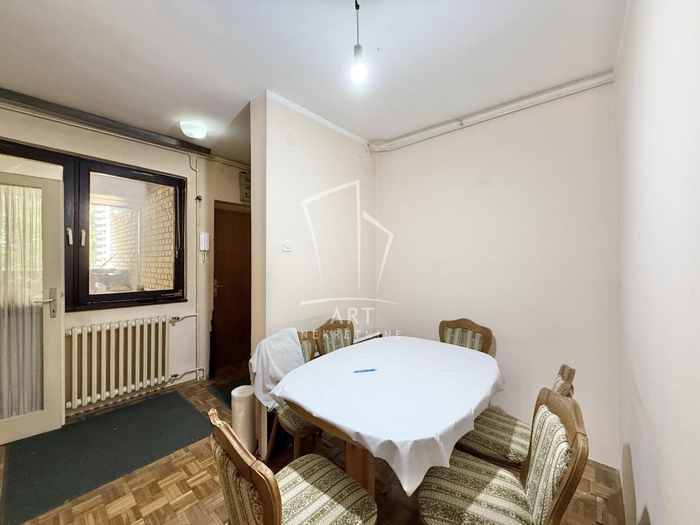 Stan na prodaju u Beogradu, Mirijevo, trosoban, 70m2, cena 160000 evra