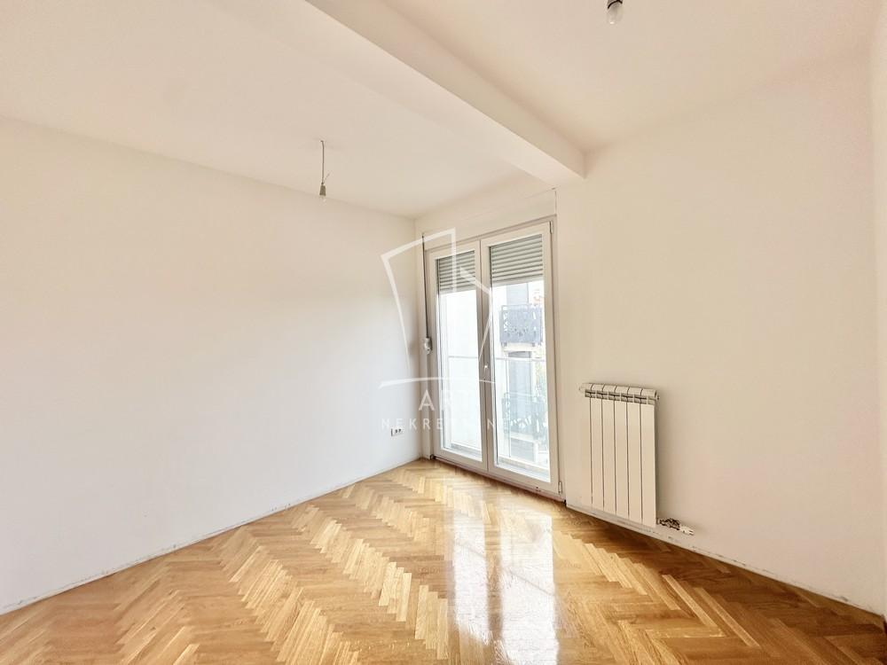 Stan na prodaju u Beogradu, Pašino brdo, trosoban, 75m2, cena 252000 evra