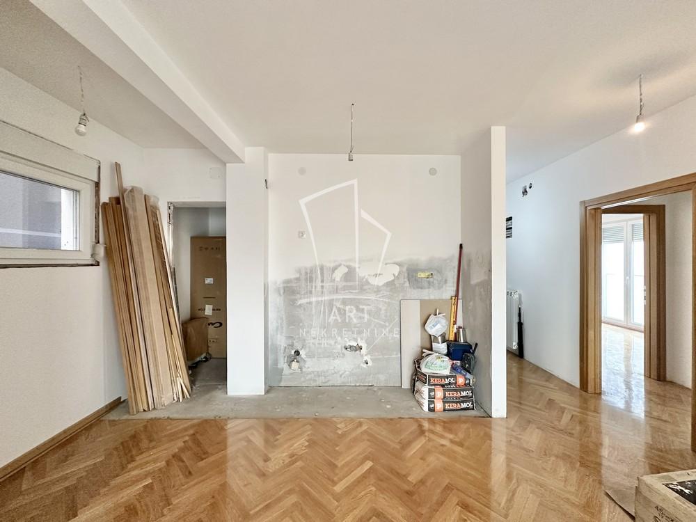 Stan na prodaju u Beogradu, Pašino brdo, trosoban, 75m2, cena 252000 evra