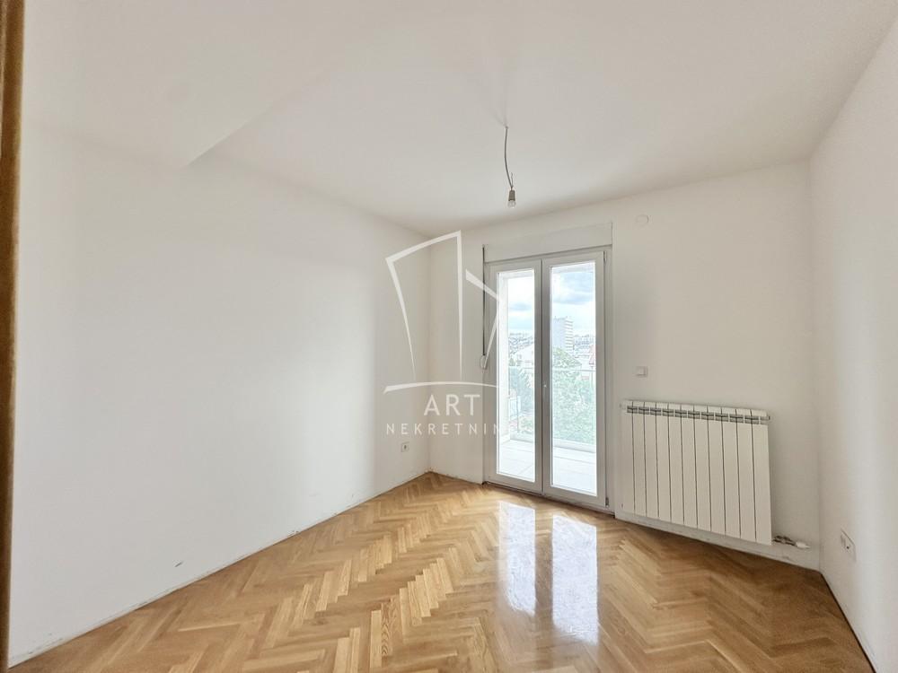 Stan na prodaju u Beogradu, Pašino brdo, trosoban, 75m2, cena 252000 evra