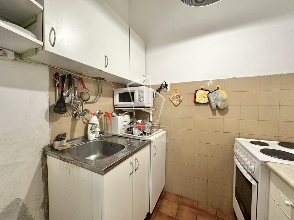 Stan na prodaju u Beogradu, Banovo brdo, trosoban, 59m2, cena 140990 evra