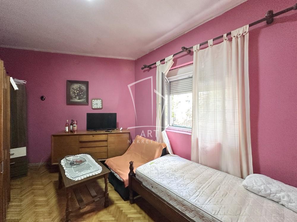 Stan na prodaju u Beogradu, Banovo brdo, trosoban, 59m2, cena 140990 evra