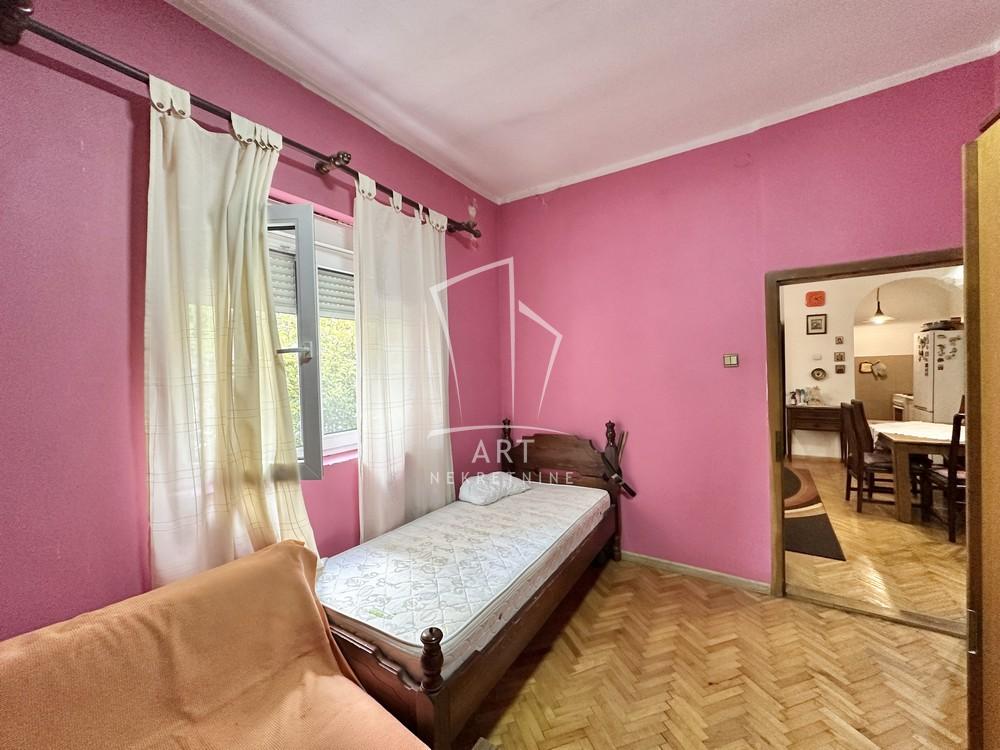 Stan na prodaju u Beogradu, Banovo brdo, trosoban, 59m2, cena 140990 evra