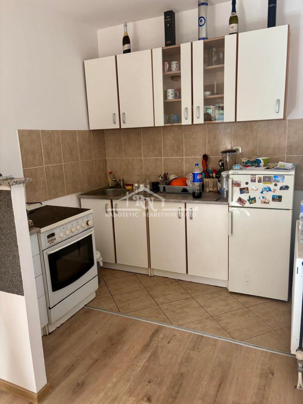 Stan na prodaju u Beogradu, Petlovo brdo, dvoiposoban, 51m2, cena 75000 evra