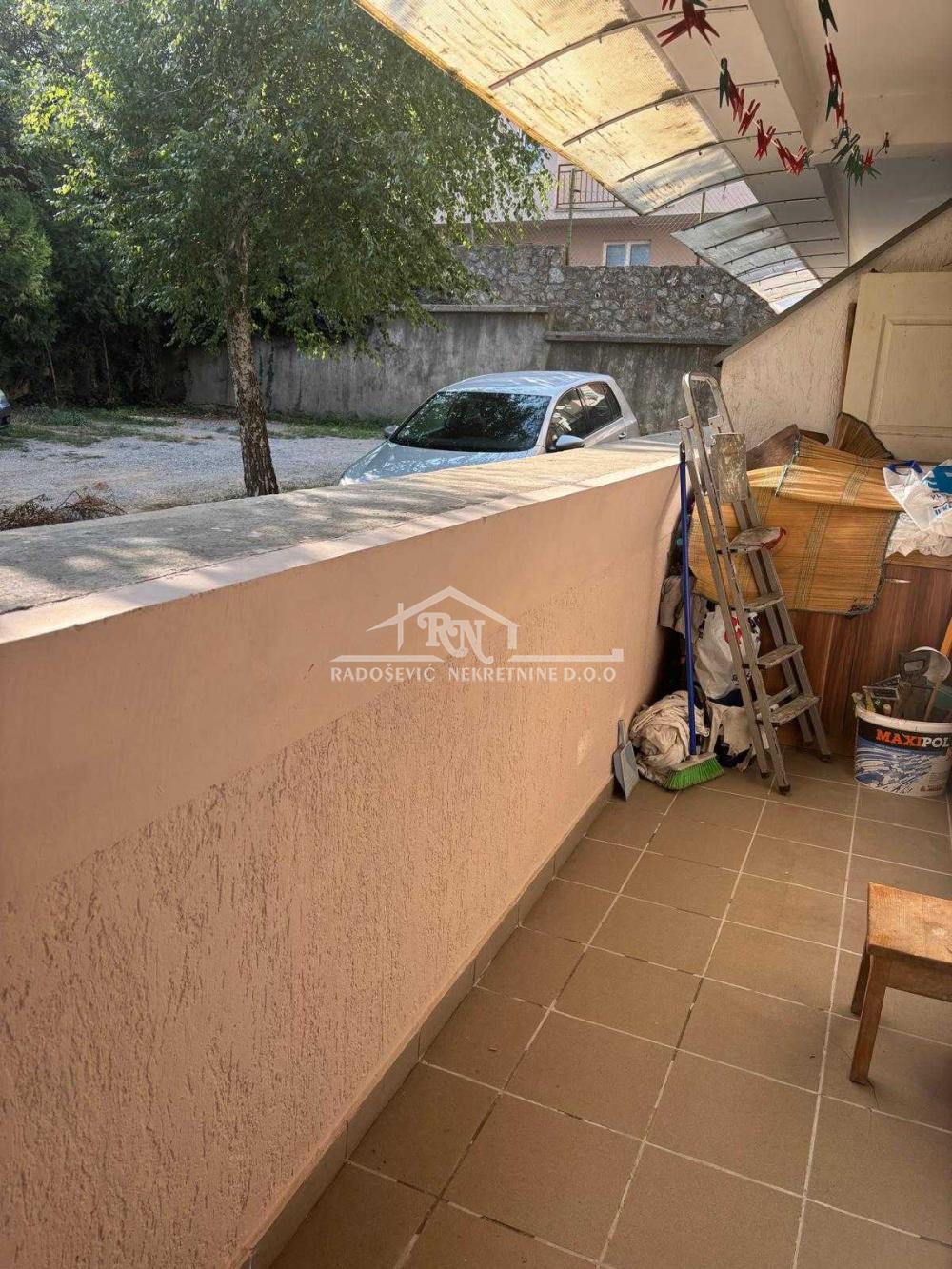 Stan na prodaju u Beogradu, Petlovo brdo, dvoiposoban, 51m2, cena 75000 evra
