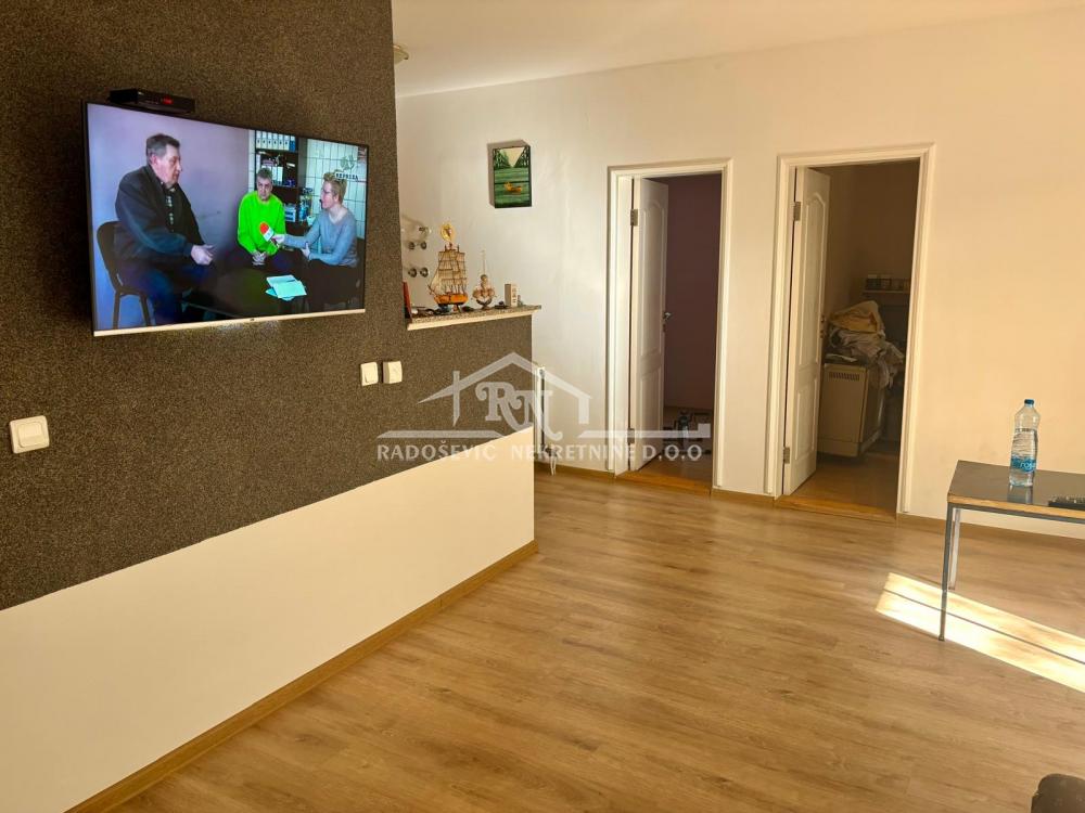 Stan na prodaju u Beogradu, Petlovo brdo, dvoiposoban, 51m2, cena 75000 evra