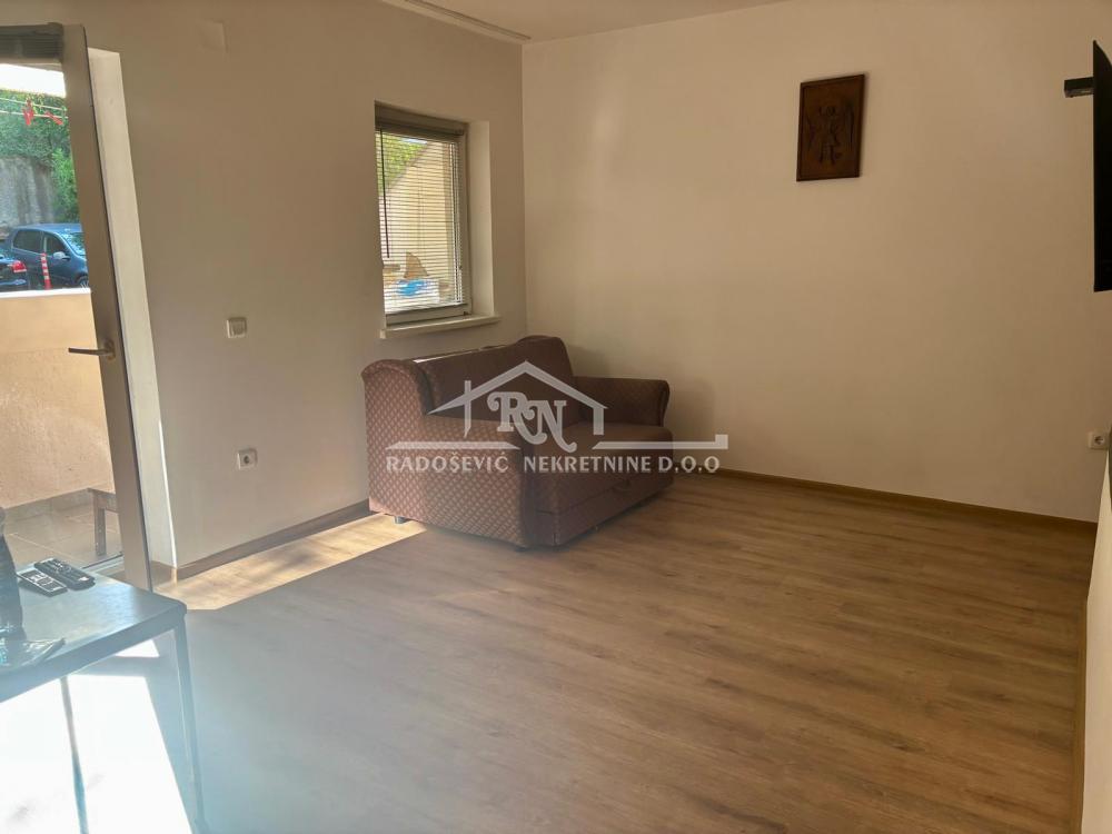 Stan na prodaju u Beogradu, Petlovo brdo, dvoiposoban, 51m2, cena 75000 evra