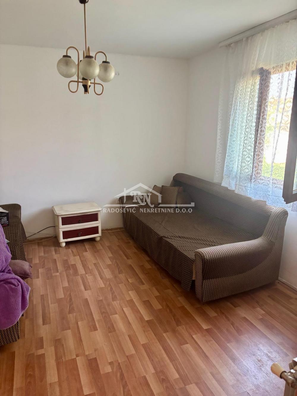 Stan na prodaju u Beogradu, Petlovo brdo, dvoiposoban, 56m2, cena 110000 evra