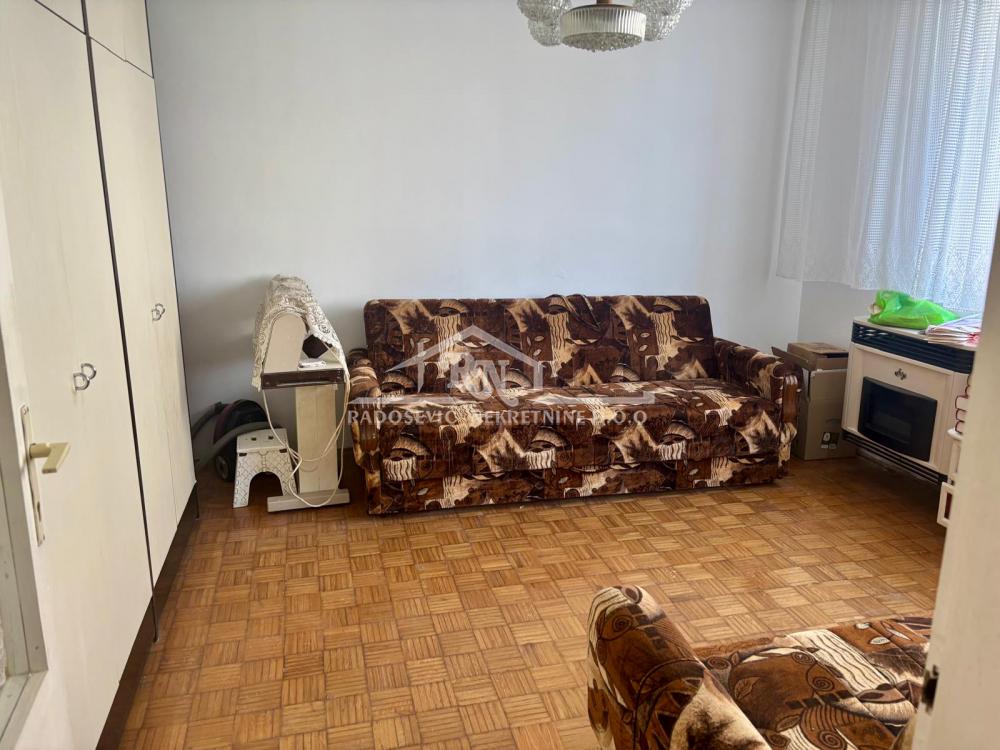 Stan na prodaju u Beogradu, Petlovo brdo, dvoiposoban, 56m2, cena 110000 evra