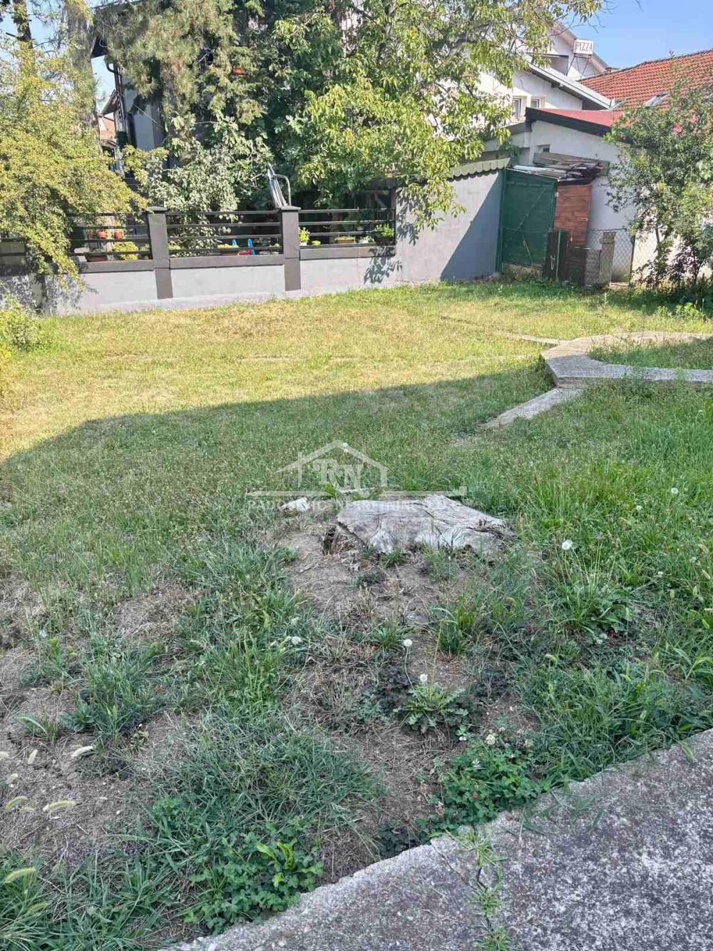 Stan na prodaju u Beogradu, Petlovo brdo, dvoiposoban, 56m2, cena 110000 evra