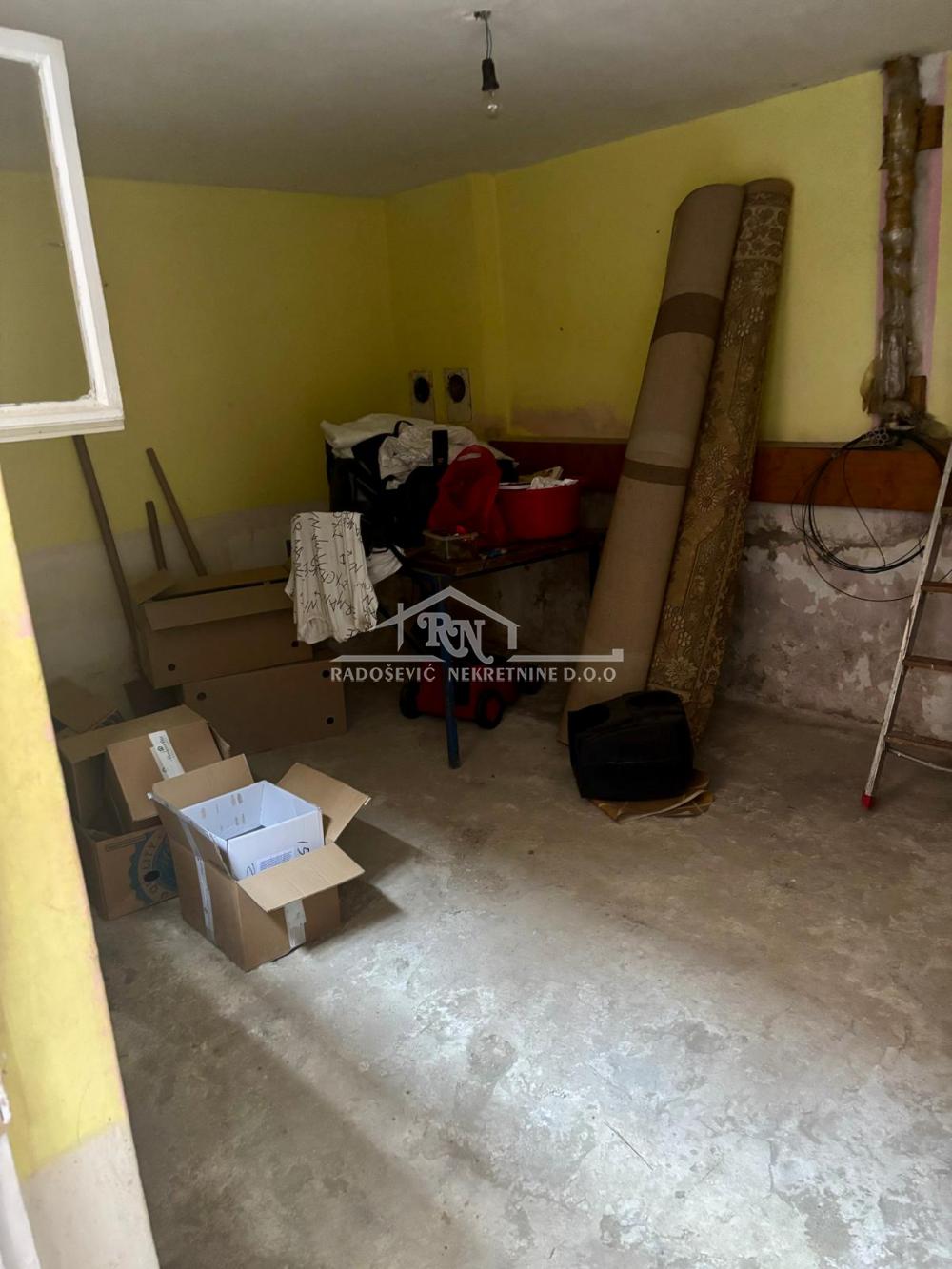 Stan na prodaju u Beogradu, Petlovo brdo, dvoiposoban, 56m2, cena 110000 evra