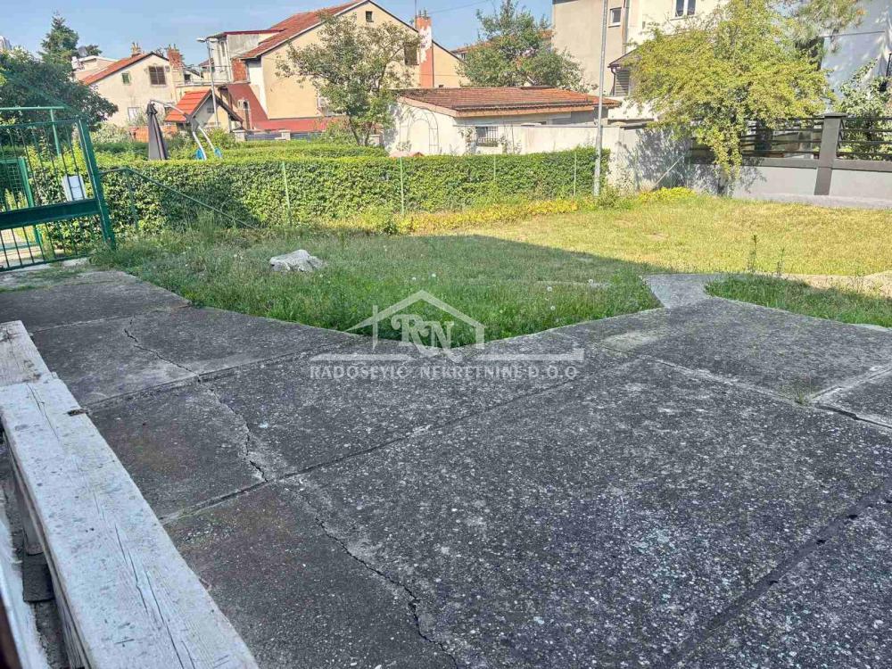 Stan na prodaju u Beogradu, Petlovo brdo, dvoiposoban, 56m2, cena 110000 evra
