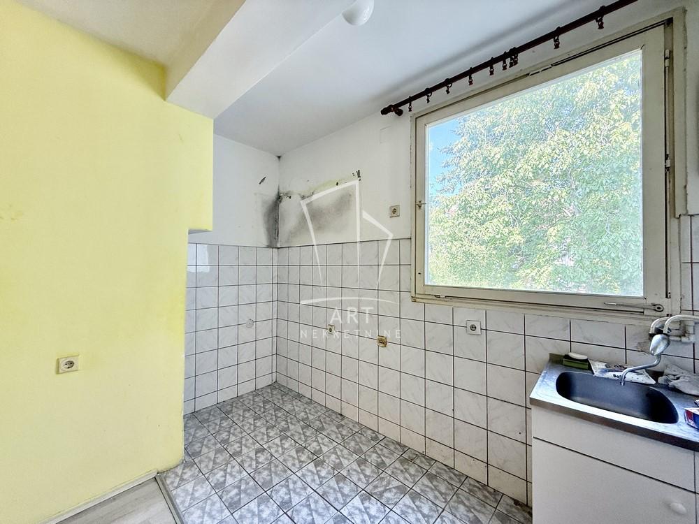 Stan na prodaju u Beogradu, Čukarica, trosoban, 76m2, cena 150000 evra