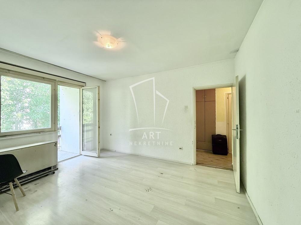 Stan na prodaju u Beogradu, Čukarica, trosoban, 76m2, cena 150000 evra