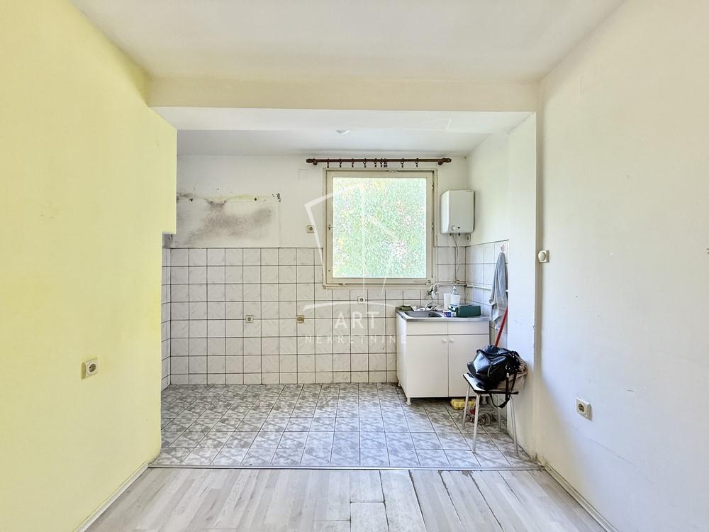 Stan na prodaju u Beogradu, Čukarica, trosoban, 76m2, cena 150000 evra