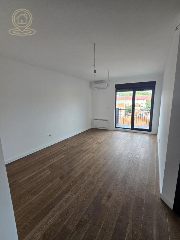 Stan na prodaju u Beogradu, Cvetkova pijaca, dvoiposoban, 60m2, cena 159000 evra
