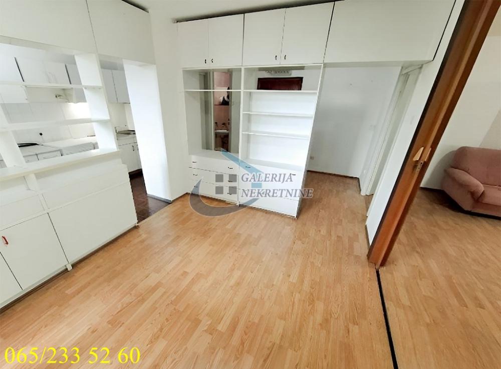 Stan na prodaju u Beogradu, Čukarica, trosoban, 87m2, cena 190000 evra