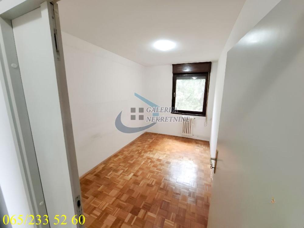 Stan na prodaju u Beogradu, Čukarica, trosoban, 87m2, cena 190000 evra